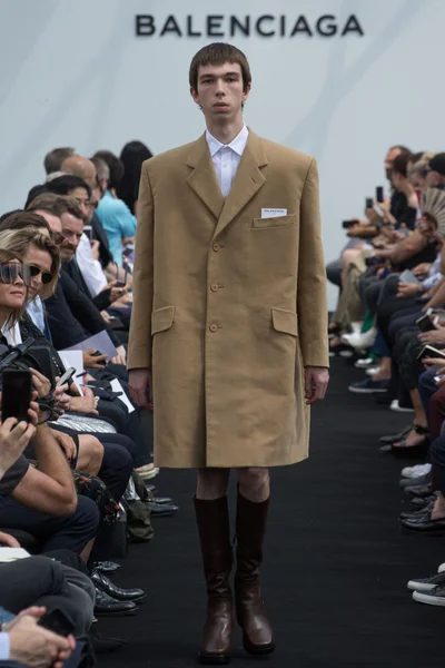 Look 1